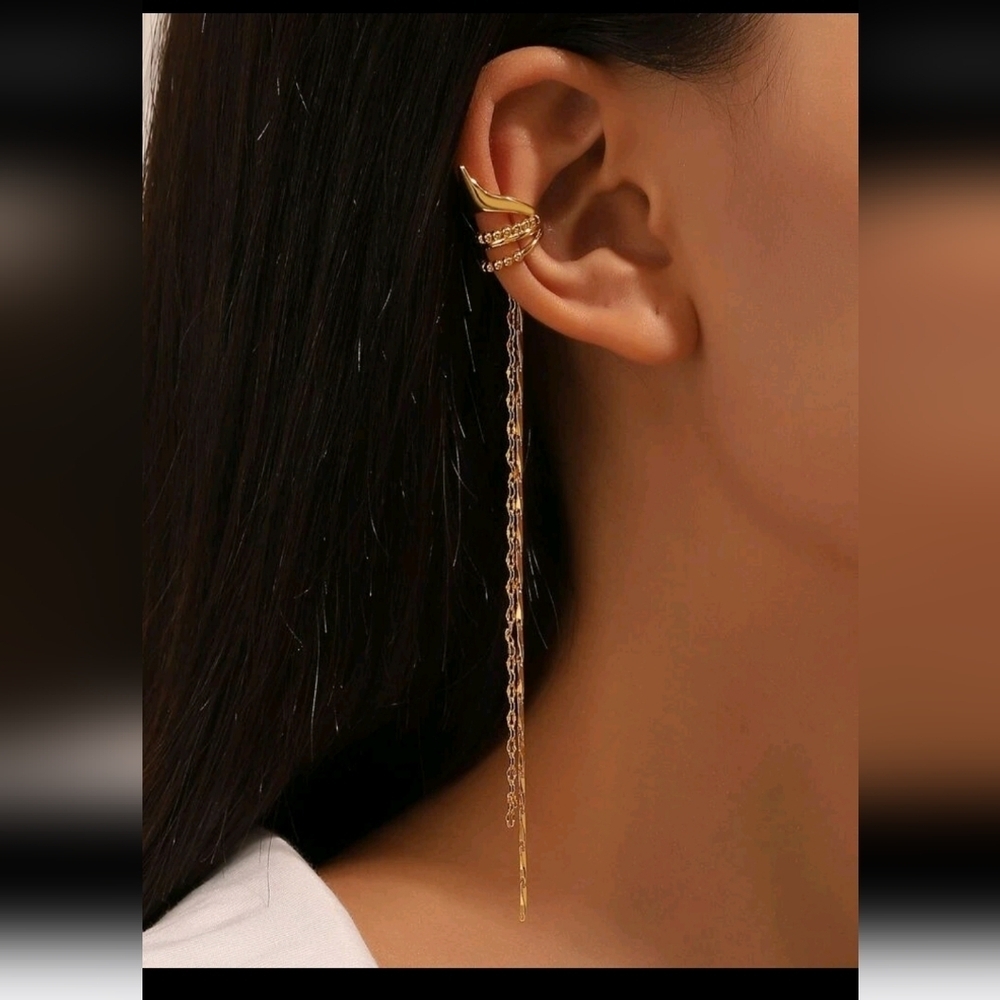 Women's gold earrings cuff